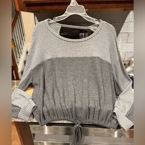 Hollister color blocked, long sleeve with tie at waist and opening on back.